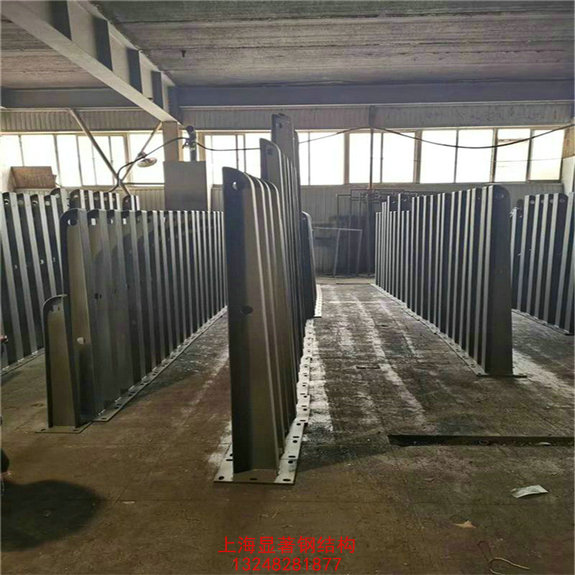 鋼結(jié)構(gòu)玻璃雨棚