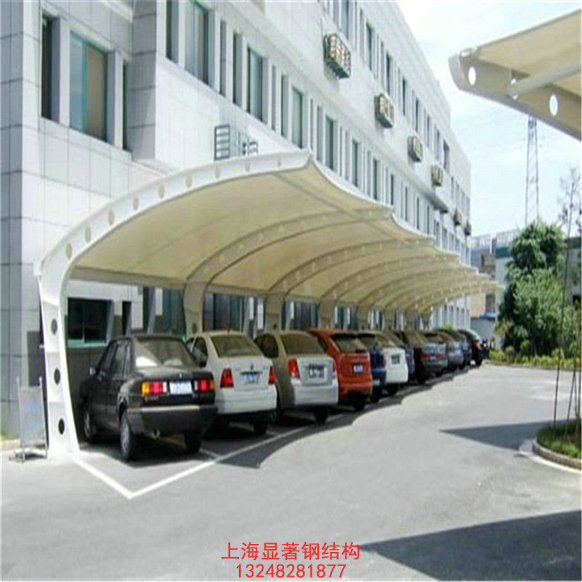 膜結構停車棚