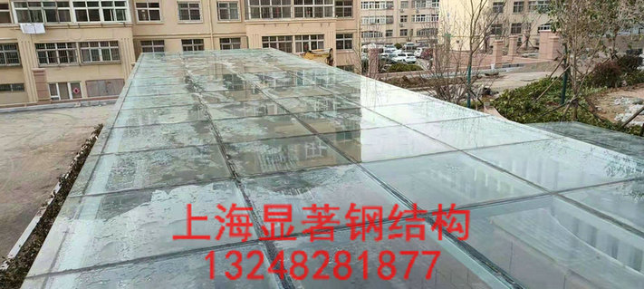 鋼結(jié)構(gòu)玻璃雨棚
